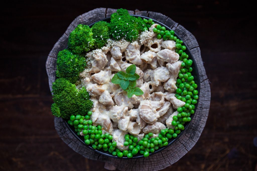 How to Prepare Salmon and Peas Pasta - foodisinthehouse.com