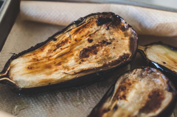 Grilled eggplant is super delicious.