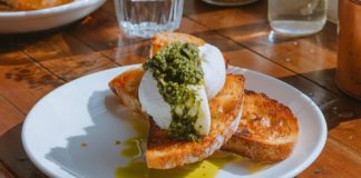 Poached egg with pesto on top