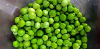 Foods with folic acid: peas