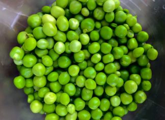 Foods with folic acid: peas