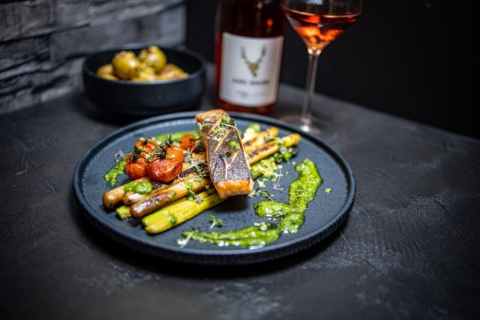 Smoked salmon and wine