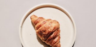 Air fryer and croissant tip