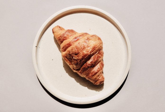 Air fryer and croissant tip