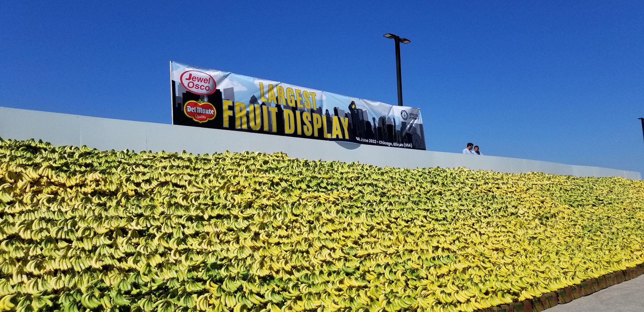 check-out-the-world-s-largest-fruit-display-foodisinthehouse