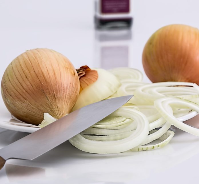 Onions and knife