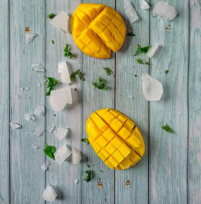 Cubed mango slices with ice